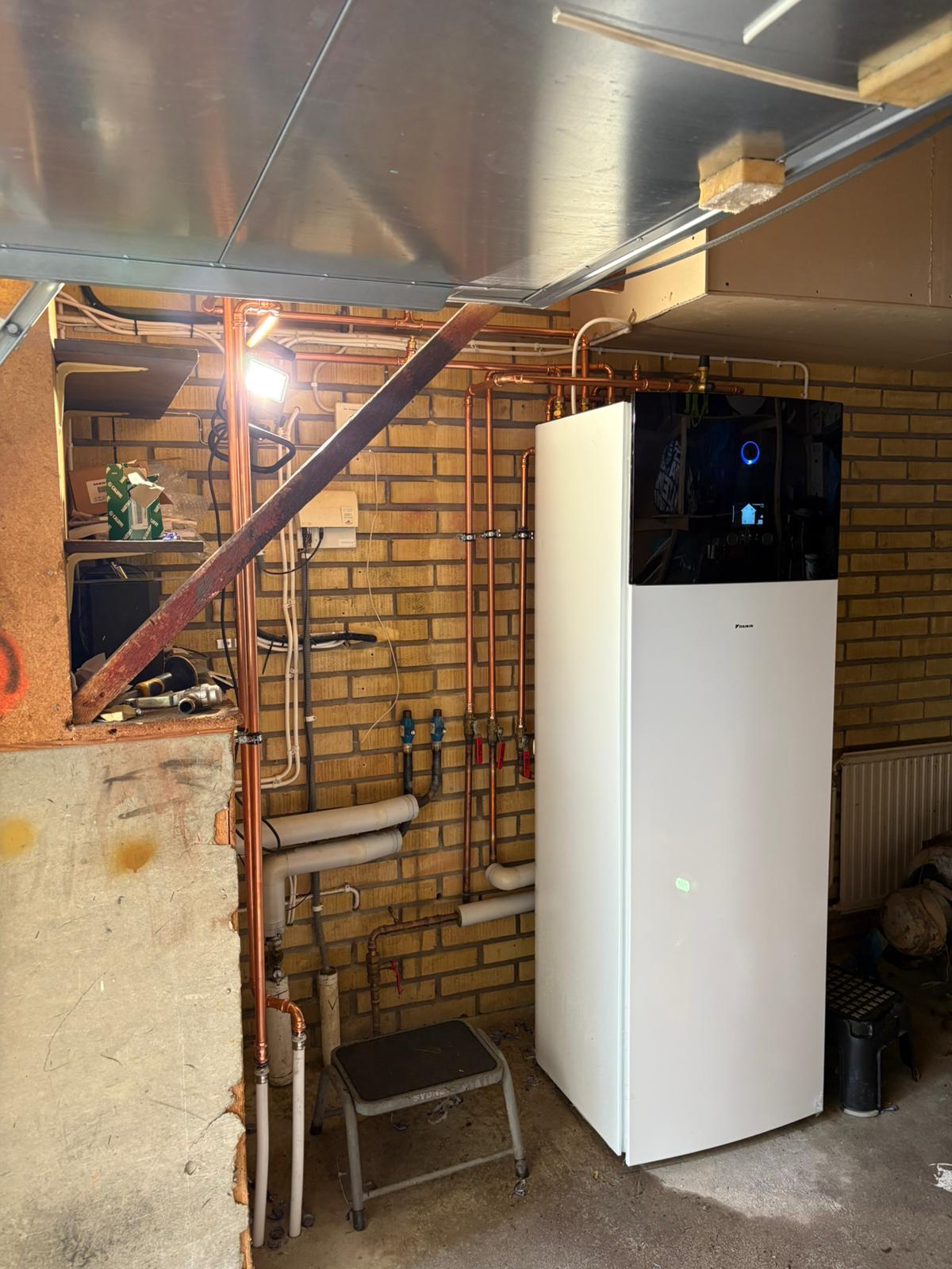 Rörmokare vid reparation